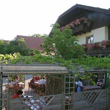 Gasthof Neuwirt Ойгендорф Екстериор снимка