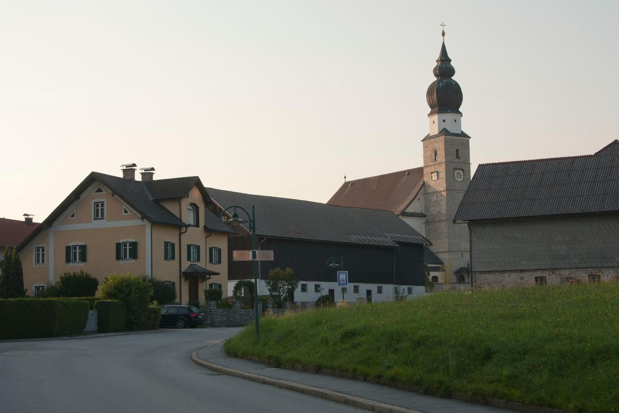 Gasthof Neuwirt Ойгендорф Екстериор снимка